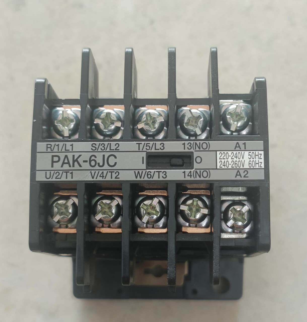 TOGAMI PAK-6JC MAGNETIC CONTACTOR AC240V (4KW / 7.9A)